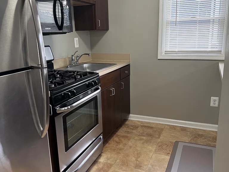 81 E Lincoln Ave #B — Photo 3