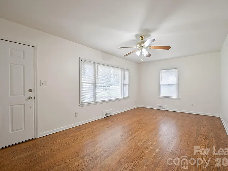 7122 Mallard Creek Rd — Photo 3