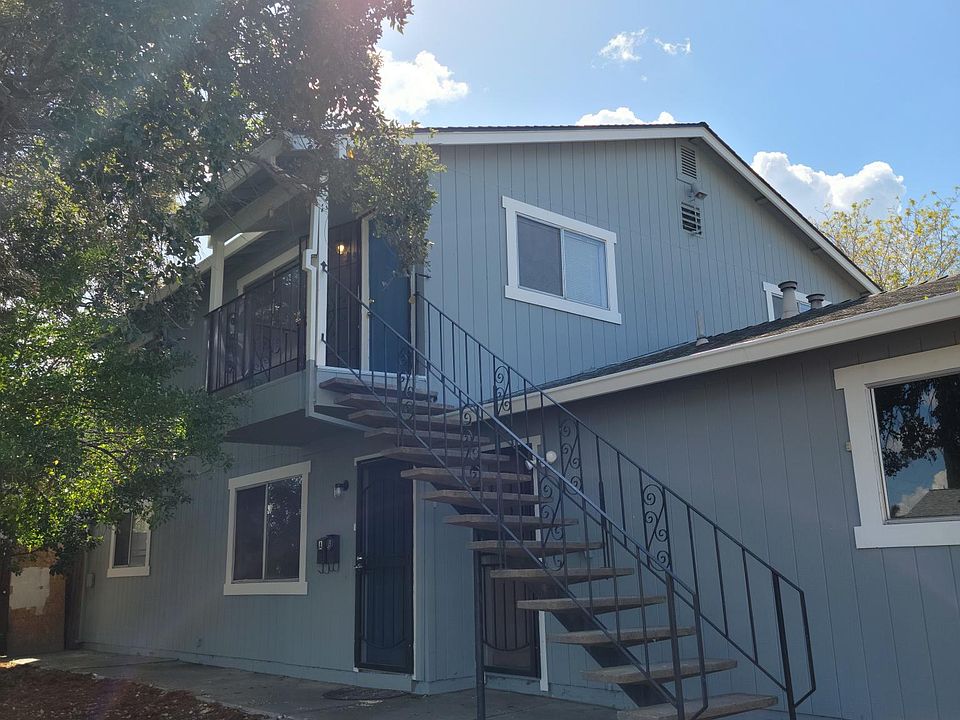 1st image of 501 W 9th St