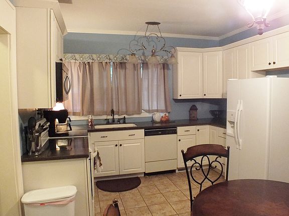 2nd image of 517 W Church St