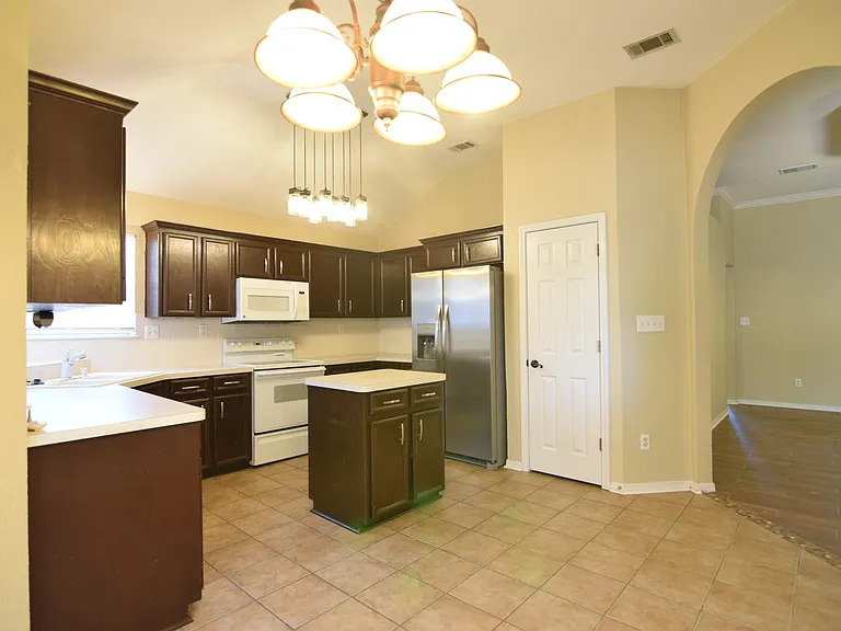 2206 Sandstone Dr — Photo 5