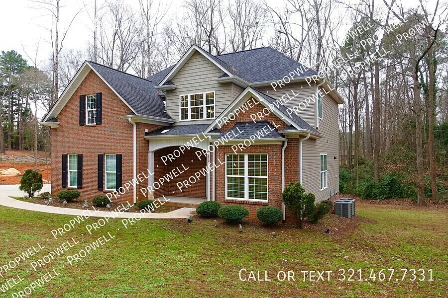 4 bed, 2.5 bath, 2283 sqft, $2,095 — Photo 4