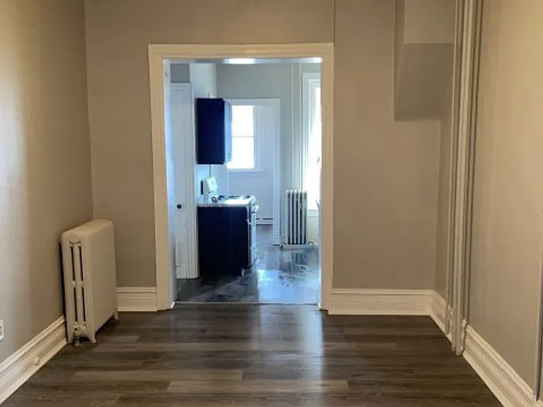 1046 W Walnut St — Photo 10