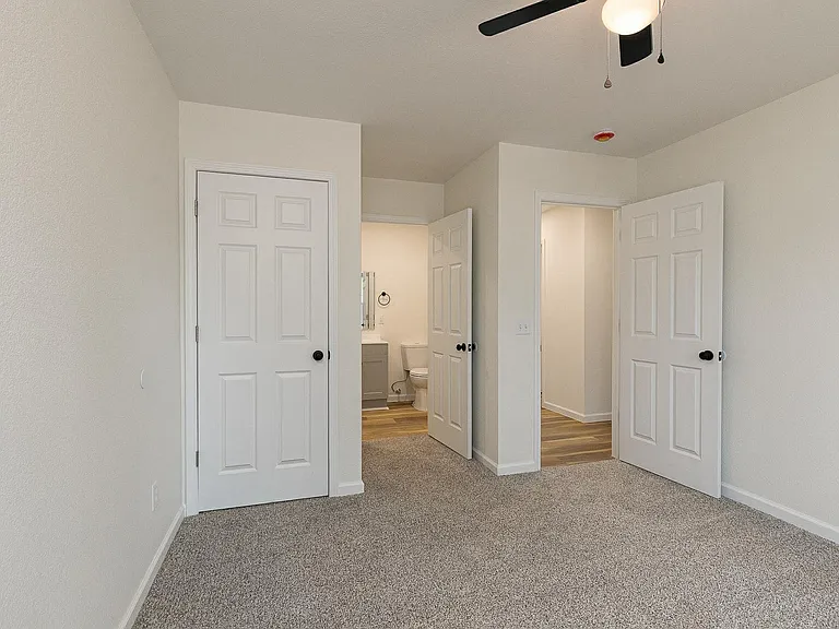 180 W Washington St #B — Photo 16