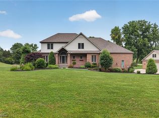 1343 Vermillion Dr, New Franklin, OH 44203