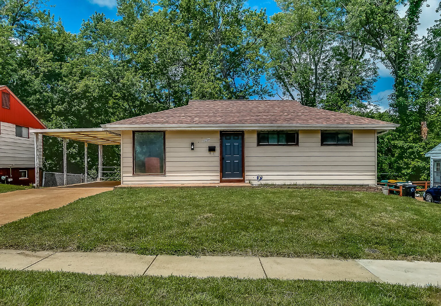 3 bed, 1.0 bath, $1,325 — Photo 1