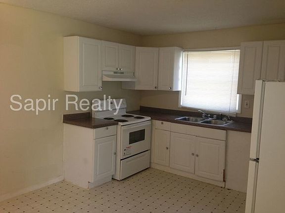 2nd image of 924 Redford Dr SE