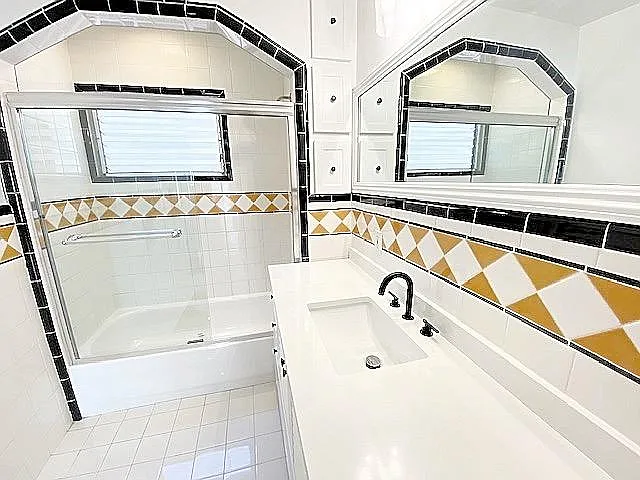 1026 N Genesee Ave #2 — Photo 8