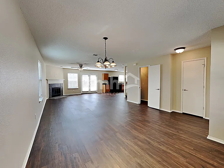 1706 Santa Fe Trl — Photo 6