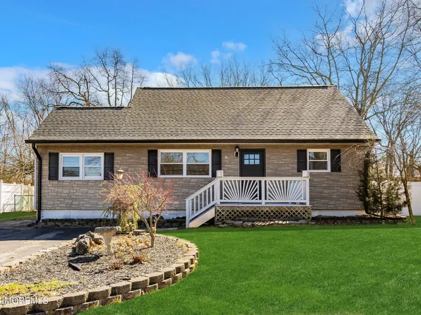 5 Hampton Road, Howell, NJ 07731
