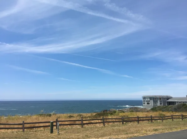 574 Lower Pacific Dr, Whitethorn, CA 95589