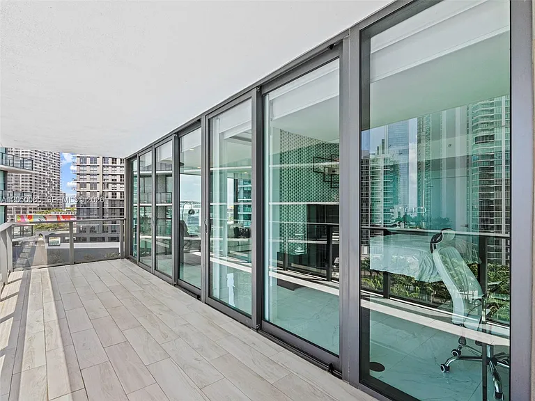 650 NE 32nd St #1201 — Photo 29