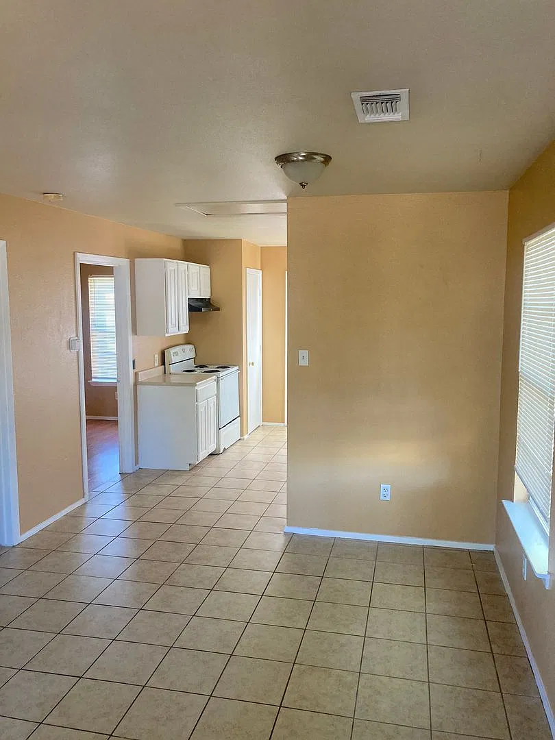 1520 Kayton — Photo 2