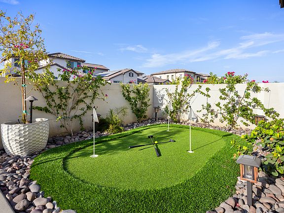 3-Hole Putting Green