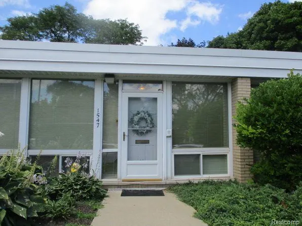1547 Chateaufort Pl, Detroit, MI 48207