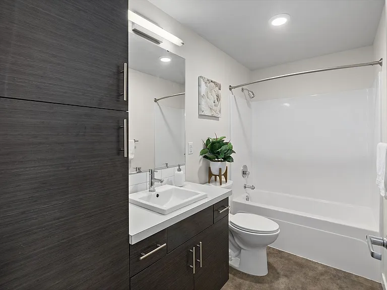 Holgate 12 Apartments — Photo 13