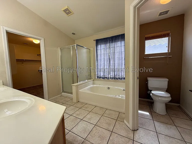 1021 W Park Ave — Photo 16