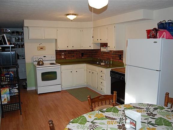 3rd image of 42 Grantwood Dr