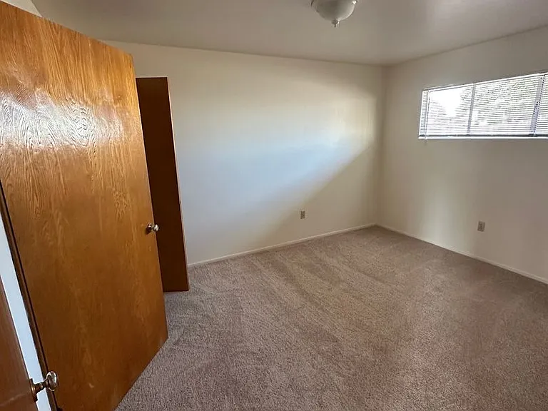 632 E Chapel St #B — Photo 11