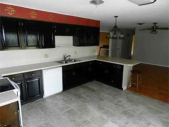 3rd image of 311 Vine St
