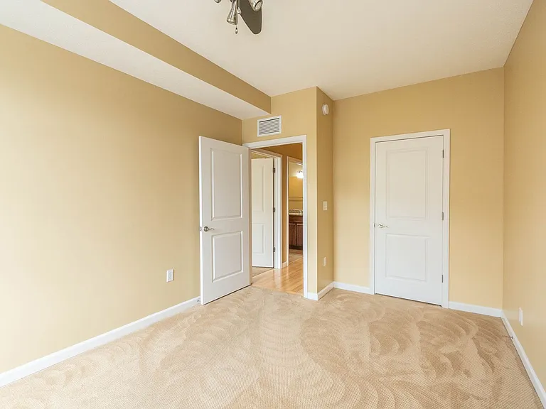 422 E Kirkwood Ave — Photo 23