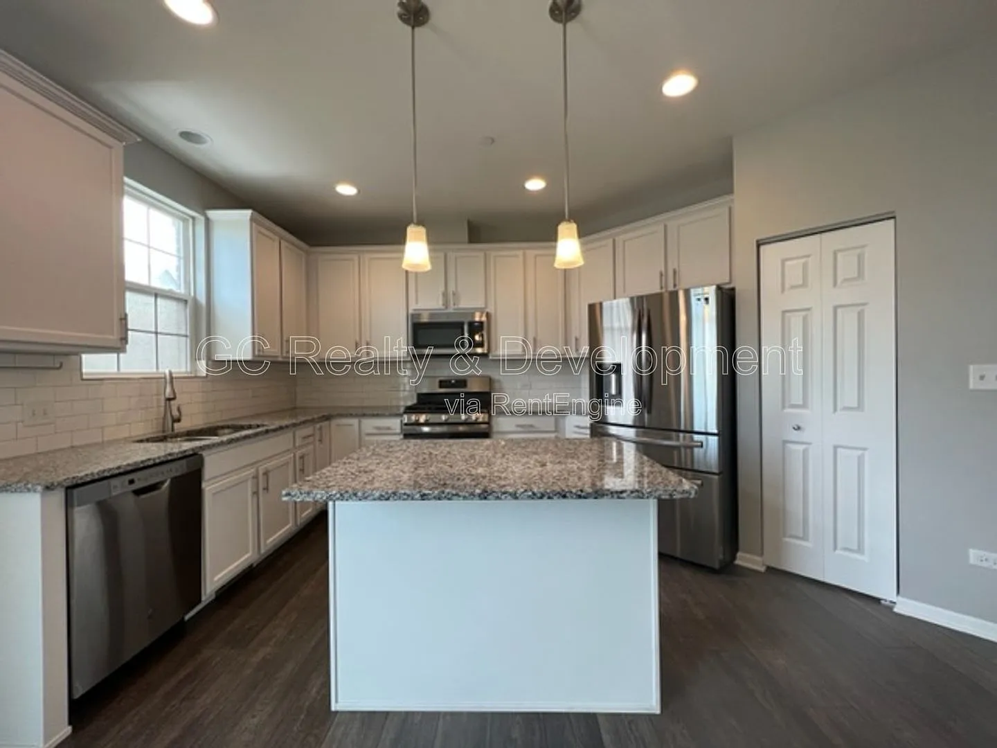 3 bed, 2.5 bath, 1910 sqft, $3,195 — Photo 2