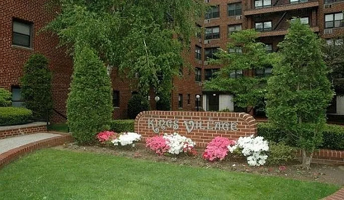 Sold by R New York | media 23