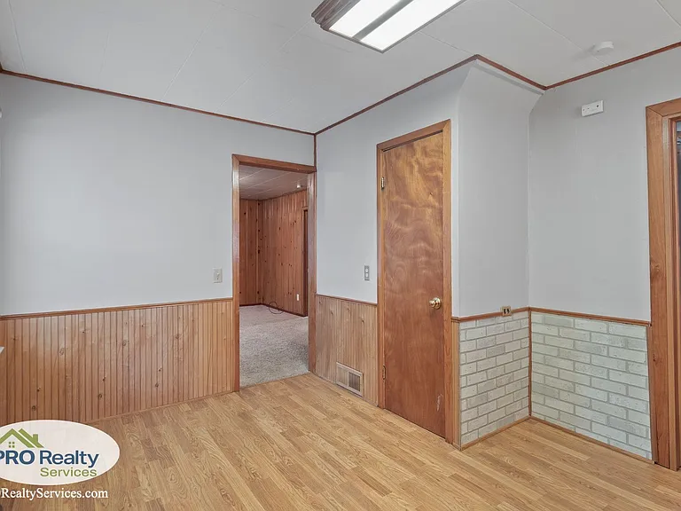 257 E Spruce St — Photo 5