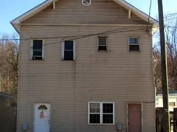 77 E Main St, Salineville, OH 43945