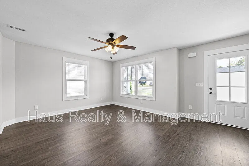 3 bed, 2.5 bath, 1300 sqft, $1,850 — Photo 4
