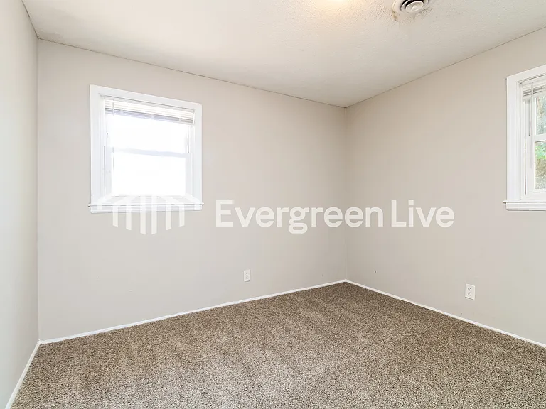 528 Atterbury Dr — Photo 8