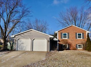 815 Rosedale Ln, Hoffman Estates, IL 60169