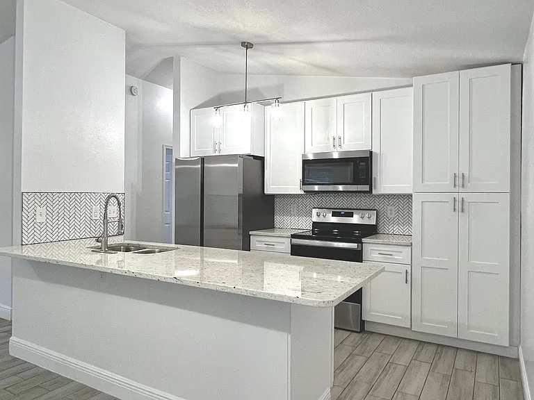 4359 Iris St N — Photo 4