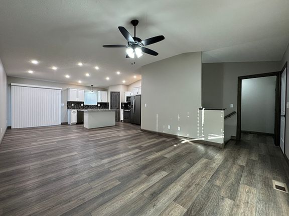 3rd image of 3105 Lakeview Ave