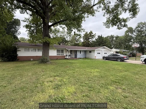 2202 Pioneer Blvd, Grand Island, NE 68801