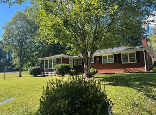 215 E Church St, Mount Airy, NC 27030