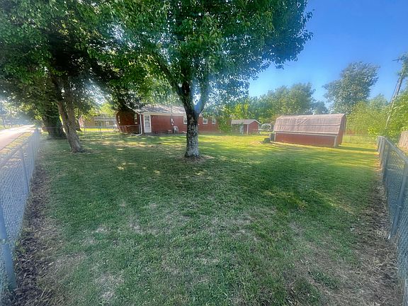 5th image of 12 Hilltop Dr