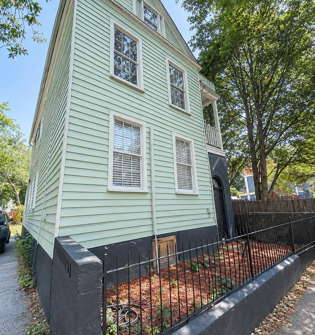 3 bed, 2.5 bath, 1226 sqft, $4,100 — Photo 1