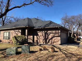 415-419 Woodcreek Rd, Edmond, OK 73034