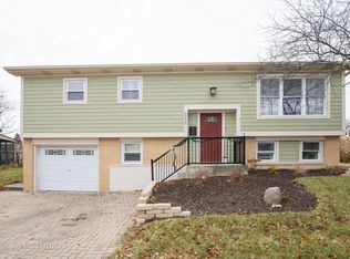 5661 James Dr, Oak Forest, IL 60452