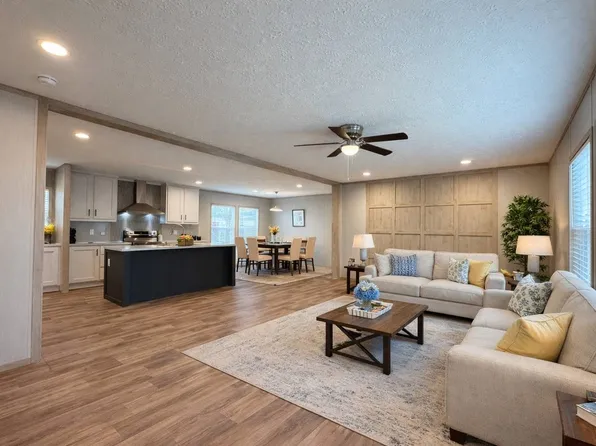 556 Coyote Cir #143, Midway Park, NC 28544