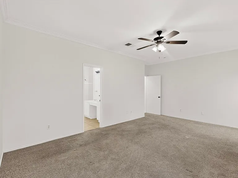 817 Edmonton Dr — Photo 11