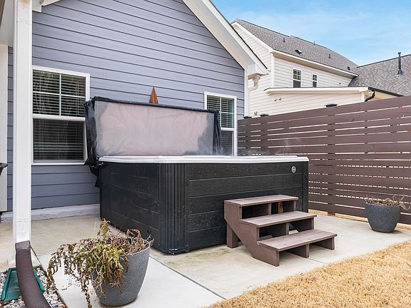 4th image of 125 Vast View Way