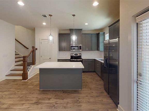 3rd image of 1809 Edgehill Dr