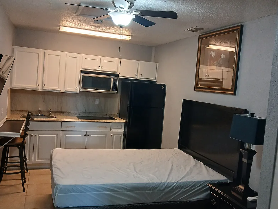 232 W 20th St
