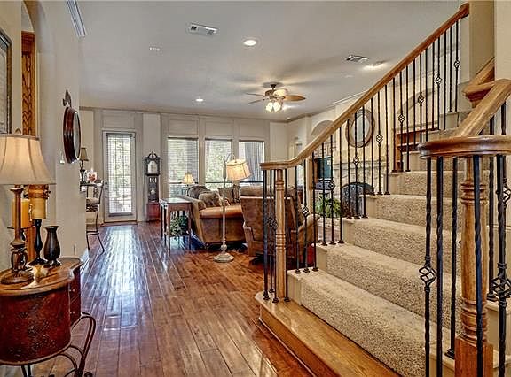 5th image of 8352 Valley Oaks Dr