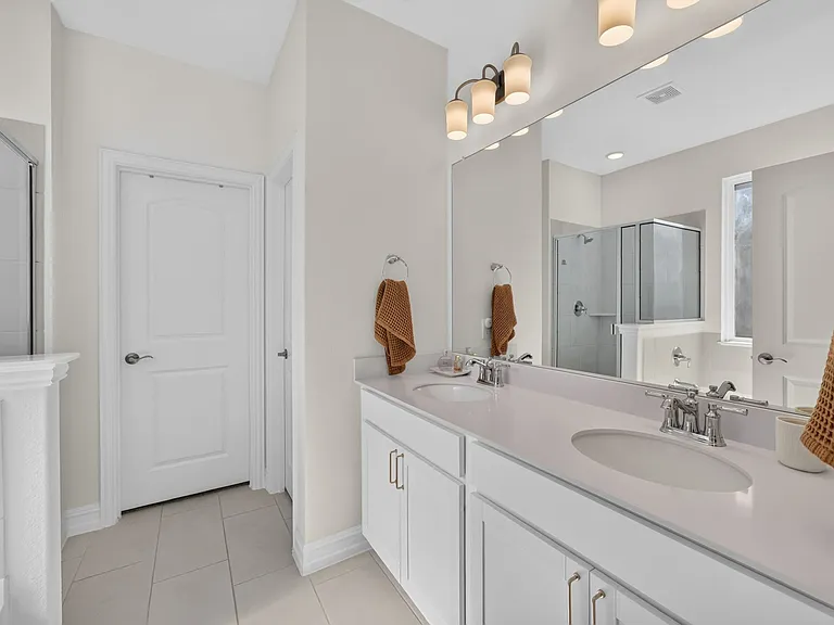 1109 Nathan Ln — Photo 8