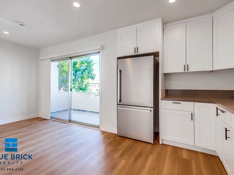 5415 Corteen Pl #22 — Photo 10