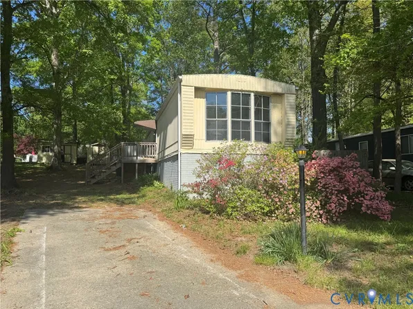 17004 Swift Bluff Ct N, South Chesterfield, VA 23834