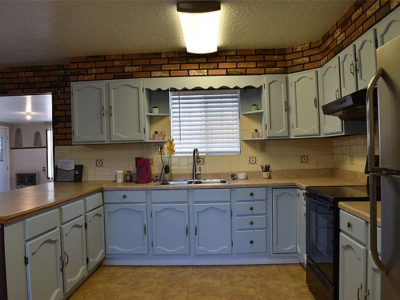 3rd image of House 7 Cres #131